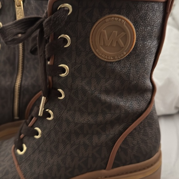 Michael Kors Corey lace up boot - Picture 2 of 6